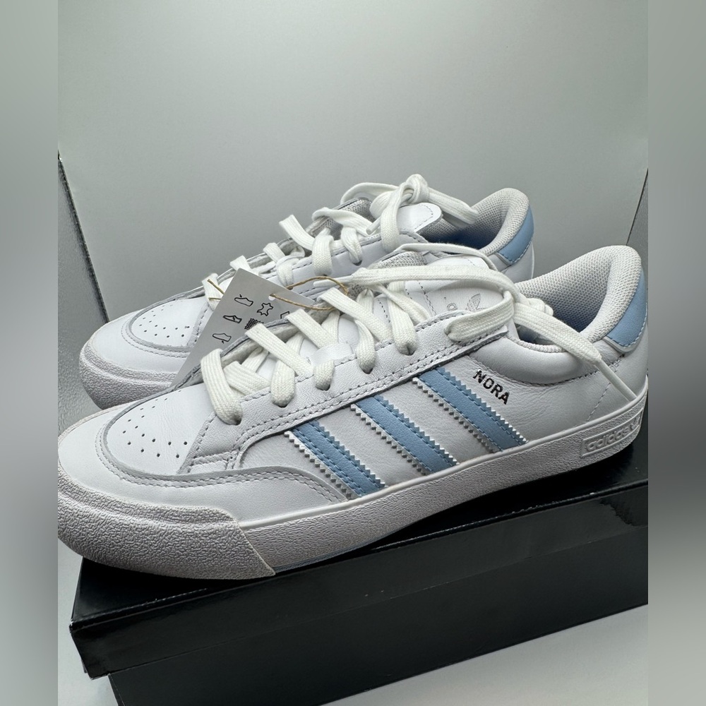 NIB Adidas Nora Cloud White Clear Sky Blue Sneakers M 6 W 7